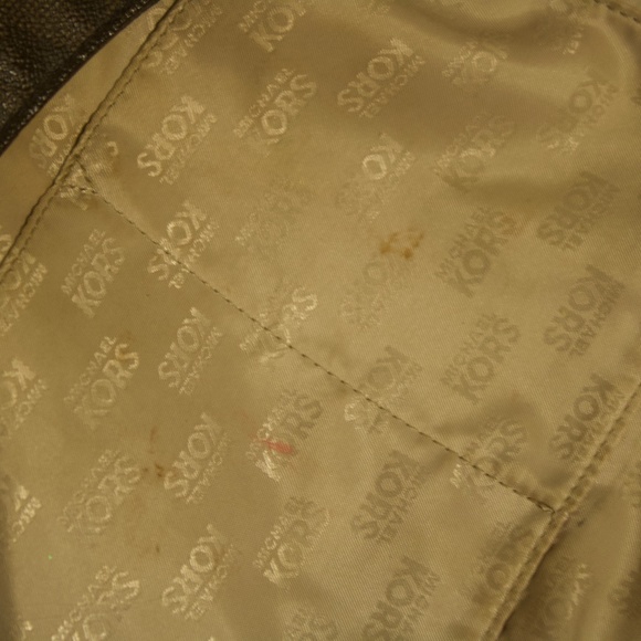 Michael Kors Fulton Messenger - Picture 12 of 16